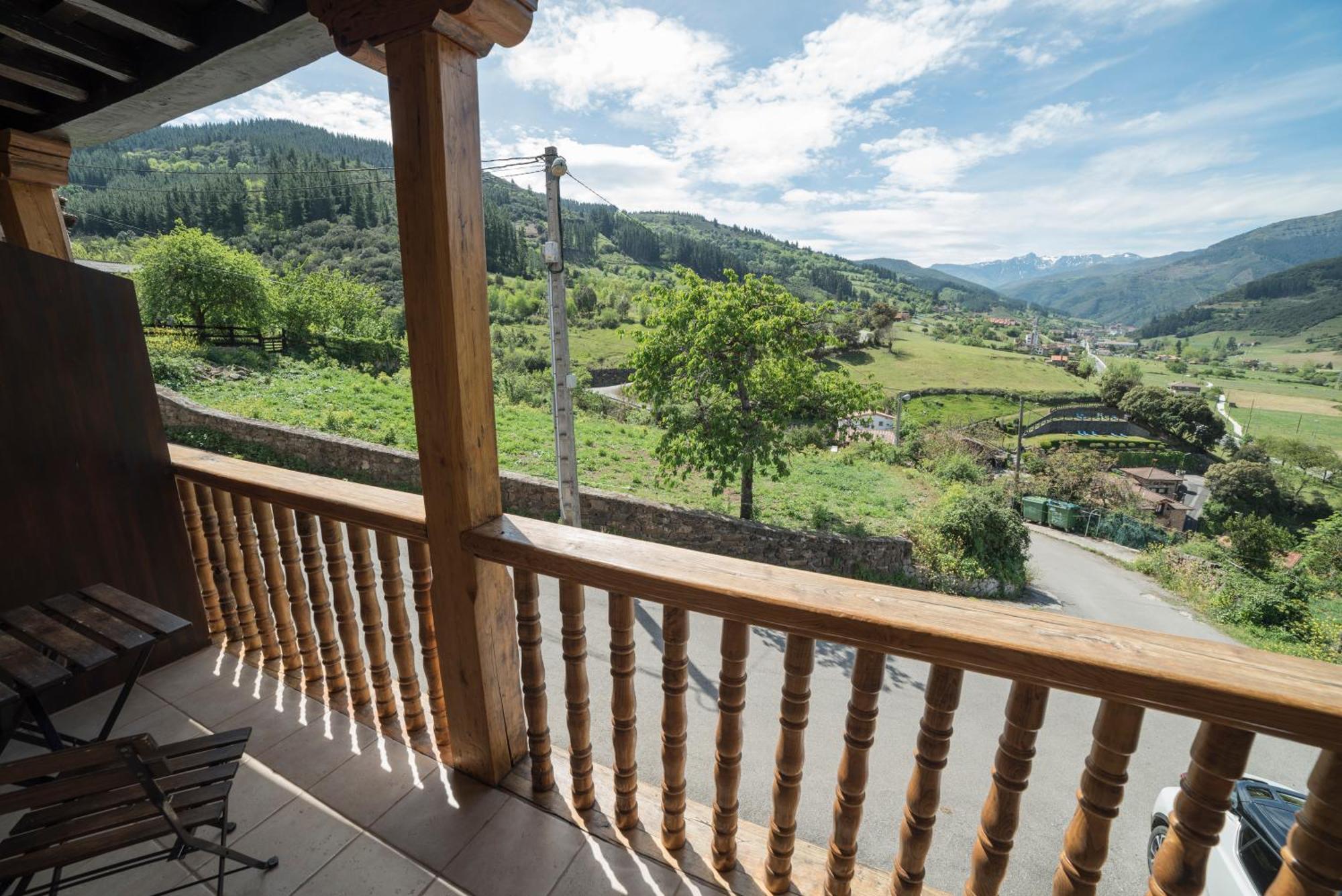 Mirador De Picos Guest House Aliezo Bagian luar foto
