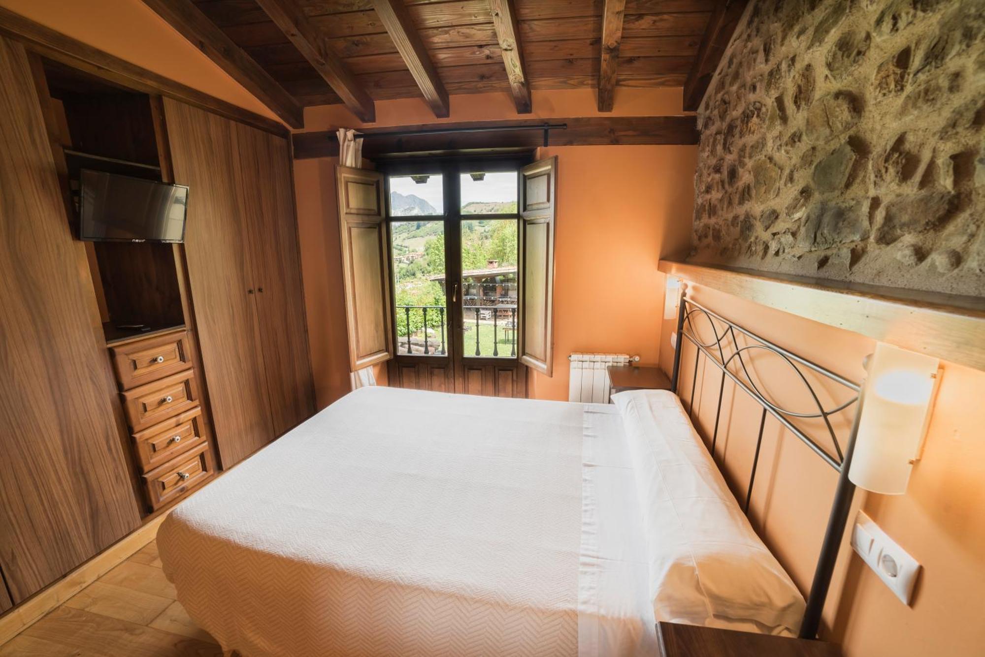 Mirador De Picos Guest House Aliezo Bagian luar foto